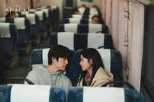 《去吧，春天》（Shining）編劇打造的正統愛情劇《依然閃亮》的浪漫瞬間場景