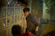 延尚昊新作《群體》池昌旭　公開收錄展現絕境掙扎的劇照