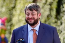 ‘Bob’s Burgers’ Voice Actor Eugene Mirman Seriously Injured in Tollgate Crash… Governor’s Security Team Stages Dramatic Rescue