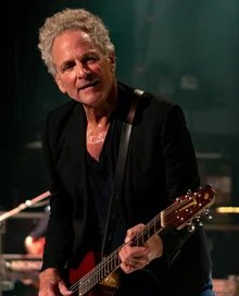 曾隸屬Fleetwood Mac的林賽·白金漢（Lindsey Buckingham）在聖塔莫尼卡遭遇跟蹤者襲擊…未造成傷勢
