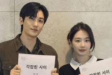 Park Hyung-Sik × Park Gyu-Young’s “Tight Alliance”: From a Military Breakdown to an Office Romance… Script Reading Revealed
