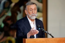 ‘Legend of Country Music’ Ray Stevens Suffers Neck Fracture in a Fall… “Recovering at Home”