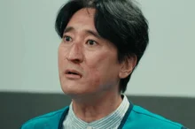 신현준 주연 도플갱어 코미디 '현상수배', 파격적인 1인 2역 스틸컷 공개