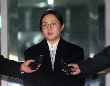 '갑질·불법시술 의혹' 박나래, 3차 경찰 소환…9시간 조사 완료