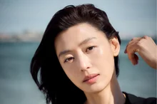 [포토&] 칸 홀린 전지현·구교환…K좀비 '군체' 5분 기립박수 터졌다
