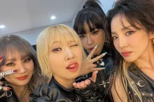 2NE1, 불화설 딛고 17주년 완전체 축하…산다라박 단체 사진 공개