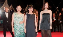 『ドーラ』キム・ドヨン、安藤サクラ、チョン・ジュリ監督 カンヌ映画祭レッドカーペット 華やかな瞬間を電撃公開！