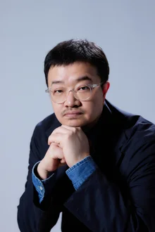 « Colony » Yeon Sang-ho : « Jin Chae-hyun est seule à être maquillée aussi proprement ? Il n’y a, pour ainsi dire, pas de visage qui ne soit propre »