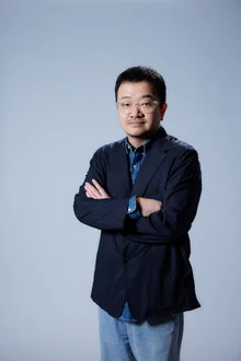 〈 群體 〉延相昊：具膠煥在「寄生獸：灰色部隊」時沒有能力，讓人感到可惜，於是這次角色提案給了他