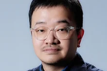 Yeon Sang-ho evoca «Colony»: «Gu Kyo-hwan no tenía capacidad en el rodaje de “Invasion of the Body Snatchers: The Grey”; me dio pena, pero le propuse este papel”