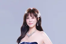 'La doctora de dientes que canta', Lee Ji hace una irrupción radical: se transforma como cantante de trot tras 17 años