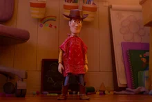 [Entrevista] «Ignoren el número 5»: cuatro voces de 〈Toy Story 5〉 hablan sobre la película