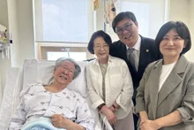 チェ・ブルアム病室訪問　チェ・フィヨン長官「得意のパハ笑いに安心」