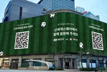 Ver el Mundial en pleno Myeongdong… pantalla gigante en directo en Shinsegae Square
