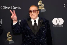 Clive Davis, the ‘Pop Titan’ Who Built Whitney Houston, Dies