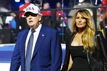 Donald Trump kiếm hơn 10,71 triệu USD tiền phí cấp phép cá nhân nhờ phim tài liệu về vợ… hé lộ “hậu trường” hợp đồng với Amazon