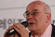 'Nhà phát hiện' Bong Joon-ho, nhà phê bình phim Anh Tony Rayns qua đời, 'ân nhân của điện ảnh Hàn Quốc'