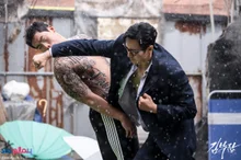 Phân tích cơn sốt “Giám đốc Kim” chiếm lĩnh sân nhà lẫn thị trường toàn cầu