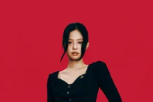 [Infos Billboard] Jennie enchaîne un 5e rang pendant deux semaines… TXT entre pour la première fois dans le top 20 du « Billboard 200 » au n°16