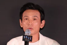 Hwang Jung-min a sorti la lame… contre le diffuseur d’allégations sur sa vie privée. « C’est l’œuvre d’un stalker, amende de 3 millions de wons »