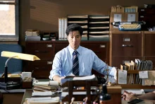 ‘Les assassins’ : Ha Jae-il se transforme en journaliste d’idées ! Des photos de son personnage « Jae-hwan » dévoilées