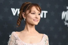Ariana Grande s’arrête en plein milieu d’un retour: après des critiques sur son apparence