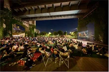 Séoul ouvre gratuitement des cinémas sous les ponts du fleuve Han… Projections chaque samedi pendant trois semaines sous le pont Cheongdam (3e semaine) et les ponts Cheonho (8e semaine)