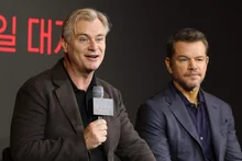 [Foto y] El director Christopher Nolan estrena su primera visita a Corea con su nuevo filme, «Odyssey», y dice: «Me enamoraron el pan de sal coreano y el béisbol» La rueda de prensa con Charlize Theron y Matt Damon