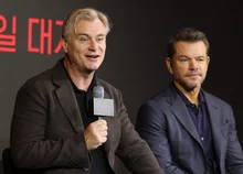 [Photo&] Le réalisateur Christopher Nolan fait sa première venue en Corée avec son nouveau film « Odyssey » — « J’ai été séduit par le pain au sel coréen et par le baseball » : conférence de presse avec Charlize Theron et Matt Damon