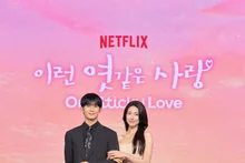 Une comédie romantique addictive façon « on connaît déjà la saveur » ! Le lancement de la série Netflix « Our Sticky Love » a tenu toutes ses promesses