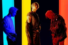 BigBang sort un nouveau titre, « Big » (BiiiG), après 4 ans et 4 mois… une tournée mondiale dans 19 villes