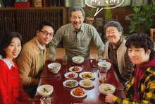 Lee Jun-ik « La cuisine quotidienne de mon père » s’affiche à l’écran… un court-métrage, mais 2 h 36 ?