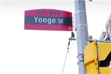 Toronto proclame un « week-end BTS » : la tournée fait vibrer la ville, une rue BTS inaugurée pour un mois