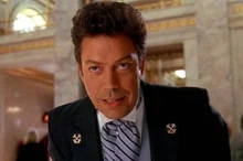 Tim Curry, l’odieux gérant de « Maman, j’ai encore raté l’avion 2 », s’éteint à 80 ans après un AVC