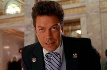 Tim Curry, l’odieux gérant de « Maman, j’ai encore raté l’avion 2 », s’éteint à 80 ans après un AVC