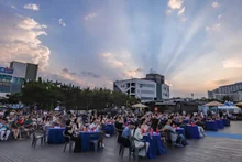 Le festival du film Haerang de Samcheok adopte le « beach look » pour son ouverture le 4 septembre