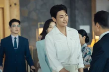 Netflix『Take Charge of My Heart』キャラクタースチール公開　人工心臓の電池切れの男×電気能力を持つ女のロマンス