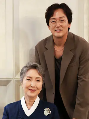 Entretien | Lee Hwi-hyang et Kim Jung-tae : « Dire que c’est mon premier rôle principal au cinéma en 44 ans, c’est très embarrassant » (1)