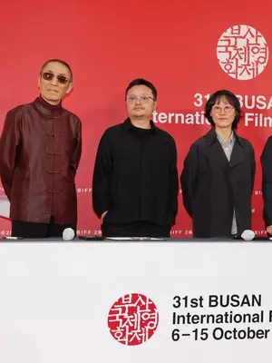 [En el Festival Internacional de Cine de Busan (BIFF)] «Crear es crear», afirma el director Zhang Yimou sobre la polémica histórica de «Los asesinos»; el día 15 se anunciará la mejor película asiática