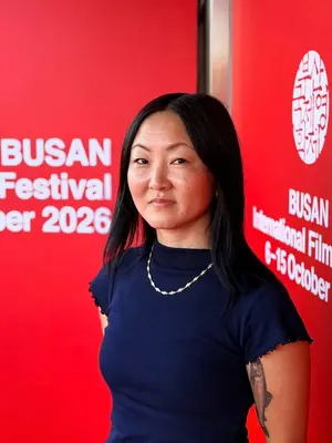 [En el Festival Internacional de Cine de Busan (BIFF)] «No fue culpa de mi madre biológica»: la primera confesión de la directora de «Homesick», Sorensen… La verdad sobre 56 adopciones manipuladas