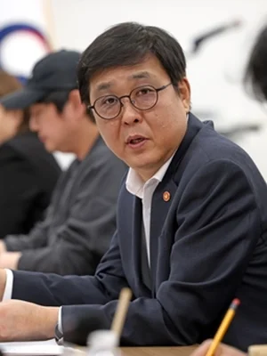 [Photo &] Discussion on “Holdback” in the Film Industry Heats Up…Minister Choi Hwi-young Formalizes Establishment of a Public-Private Consultation Body This Month