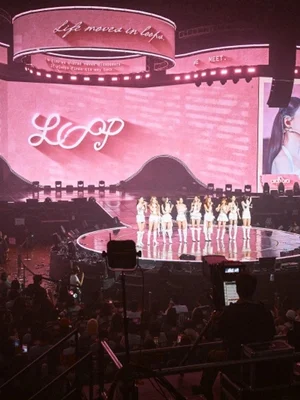 [포토&] 9년 만에 뭉친 아이오아이, 눈물의 10주년 재결합 콘서트 현장