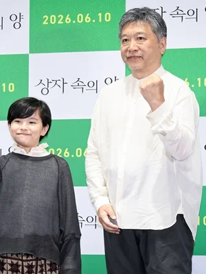 是枝裕和監督、新作〈箱の中の羊〉を語る　訪韓記者会見にクワキ・リム同席