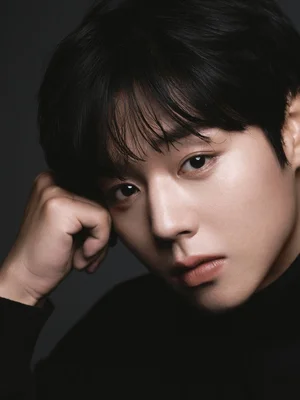 [Interview] Park Ji-hoon on Going From Danjong to a Military Cook, and From Rookie to Midlevel Status as an Actor