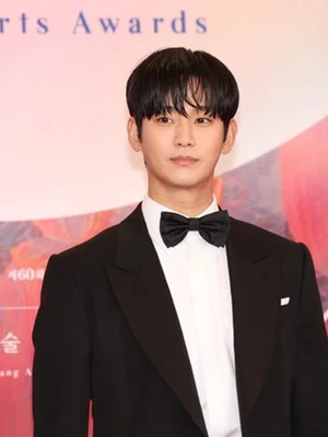 Kim Soo-hyun returns after 1 year and 3 months, breaking through the “Gaseyeon controversy” with a fashion ad shoot