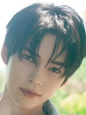 Fan Love Repaid With a 100 Million Won Donation: ZEROBASEONE’s Seong Hanbin Marks Third Anniversary With “Top-Tier Philanthropy”