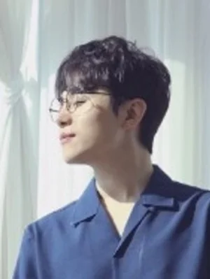 Nam Do-hyeong se encarga de 1 actor para 5 papeles: «Sobrevive una cerda que vuelve de la fiebre aftosa», con un elenco completo de voces veteranas… estreno el 5 de agosto