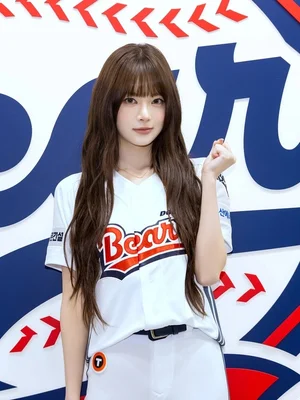 르세라핌 홍은채, 日 프로야구 마운드 밟는다… 내달 5일 시구 출격