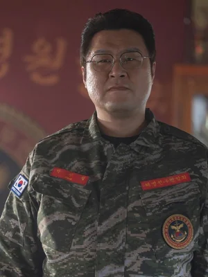 [Photo&] Yoon Kyung-ho Cries at 23% Ratings Breakthrough for ‘Kim Bujang’… a Netflix No. 1 Upset