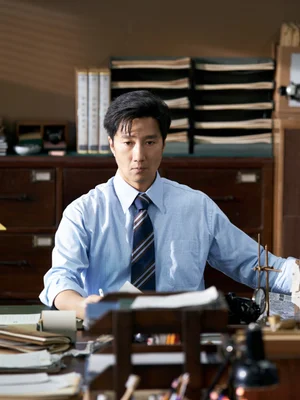 ‘암살자(들)’ 박해일, 신념의 언론인 변신! ‘재환’ 캐릭터 스틸 공개!